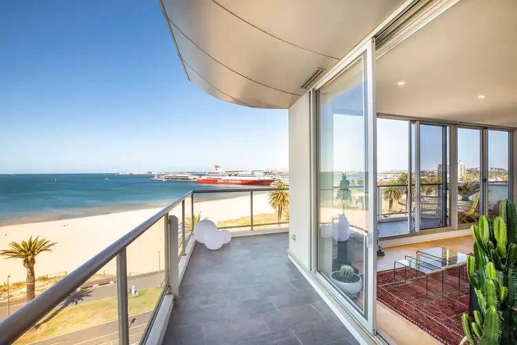 704/65 Beach Street, Port Melbourne VIC 3207