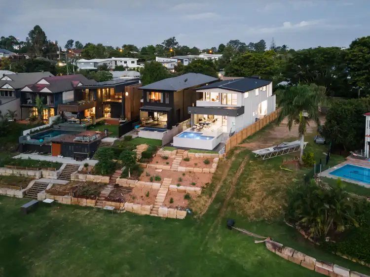 27 Vivian Street, Tennyson QLD 4105