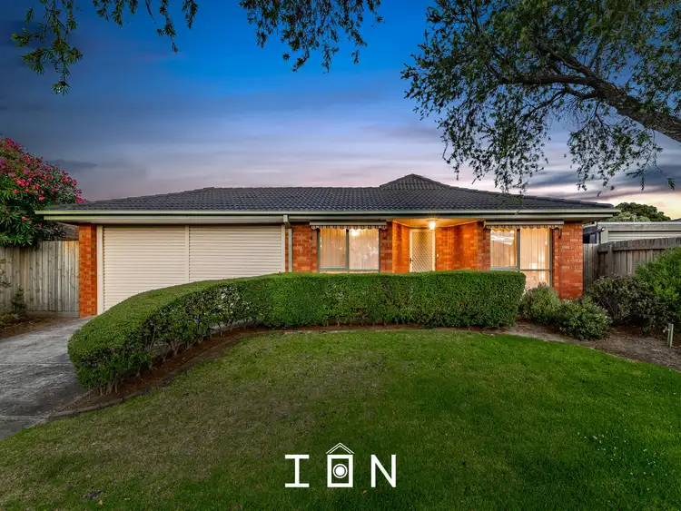 6 Maria Court, Cranbourne North VIC 3977