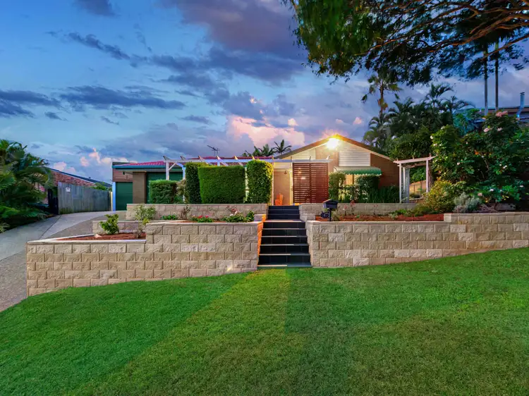 4 Deverton Court, Carindale QLD 4152