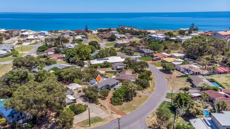 12 Murray Crescent, Halls Head WA 6210