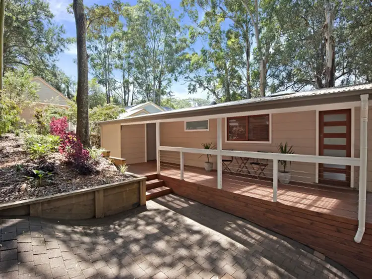 4 Harcourt Place, North Avoca NSW 2260