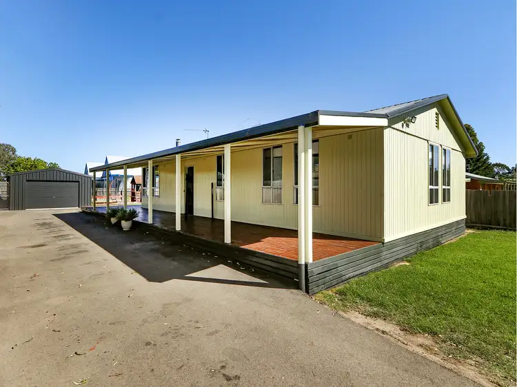 13 Lloyd Street, Stratford VIC 3862