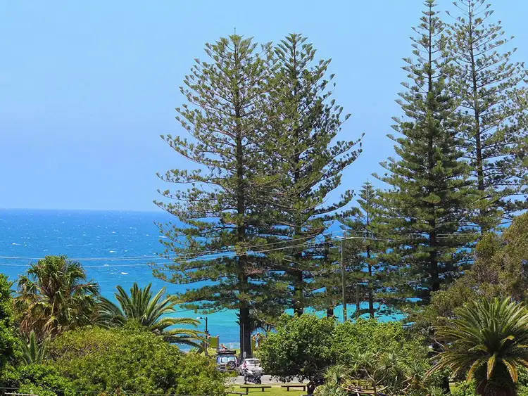 1057/1 Ocean Street, Burleigh Heads QLD 4220