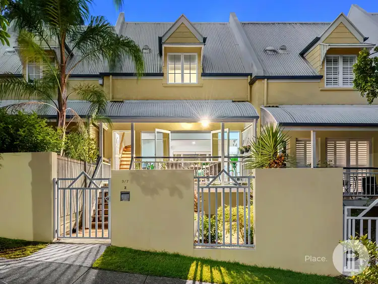3/7 Miles Street, Hawthorne QLD 4171