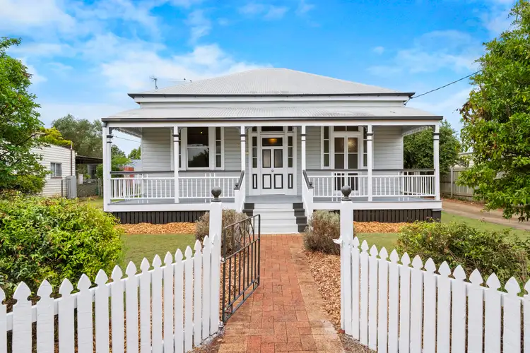 8 Albert Street, Newtown QLD 4350