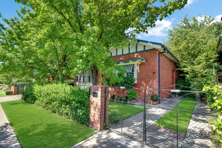 41 Collins Street, Turvey Park NSW 2650