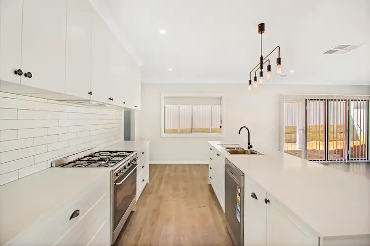 52 Coppabella Drive, Gobbagombalin NSW 2650