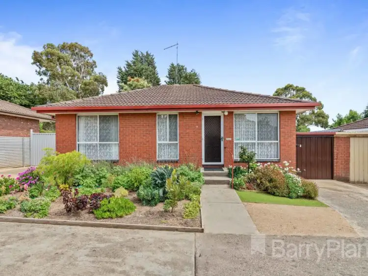 10 Burnbank Close, Lake Wendouree VIC 3350