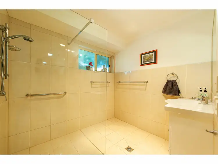 Sixth view of Homely house listing, 2 Alkira Court, Springdale Heights NSW 2641