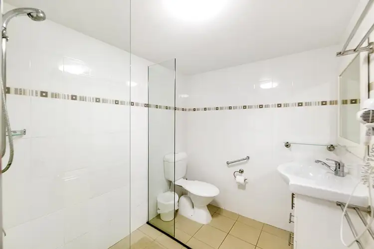 Fifth view of Homely apartment listing, 4/24 Jubilee Avenue, Broadbeach QLD 4218