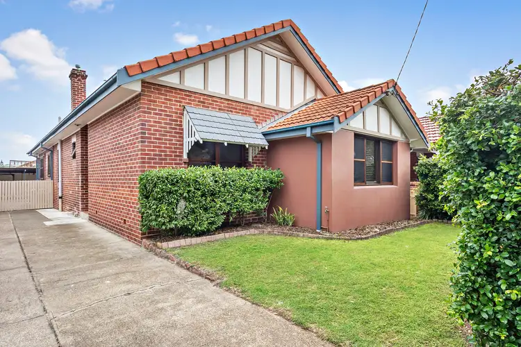 9 Warrah Street, Hamilton East NSW 2303
