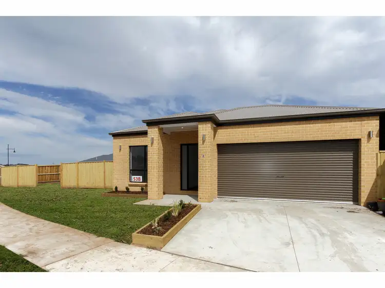 2b Surkitt Boulevard, Sale VIC 3850