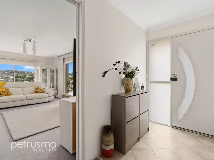 55 Henley Street, Lindisfarne TAS 7015