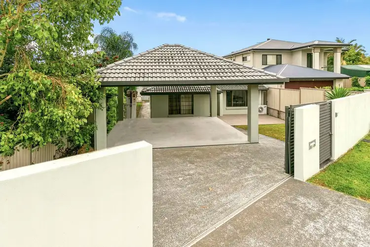 5a Lindisfarne Street, Carindale QLD 4152