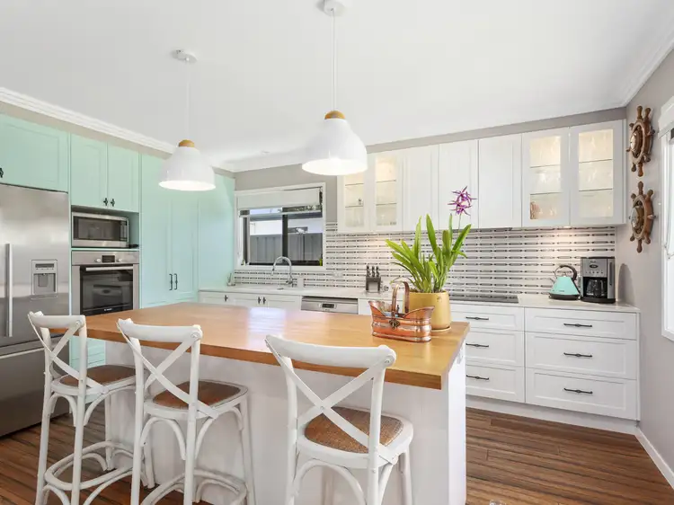 19 Clinton Avenue, Burleigh Waters QLD 4220