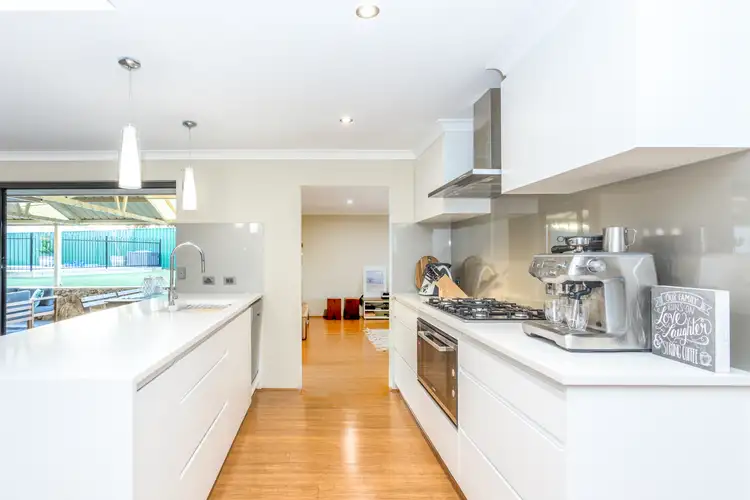 5 Troon Grove, Halls Head WA 6210