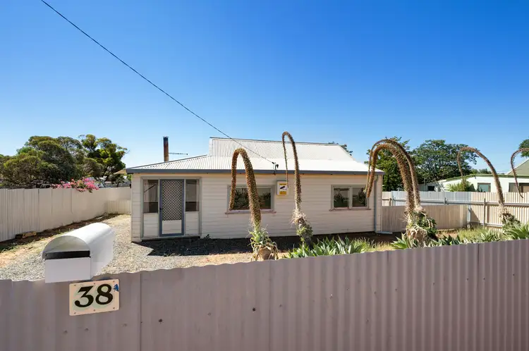 38 Woodward Street, Coolgardie WA 6429