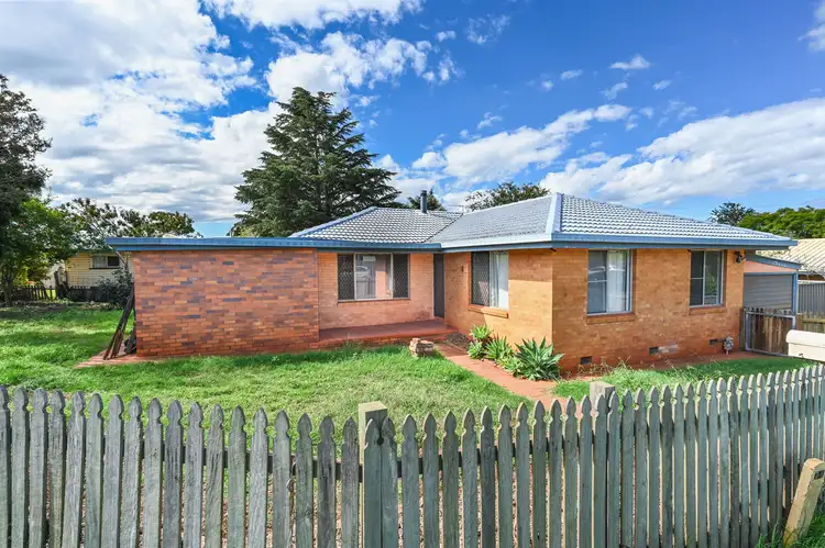 27 Makepeace Street, Rockville QLD 4350