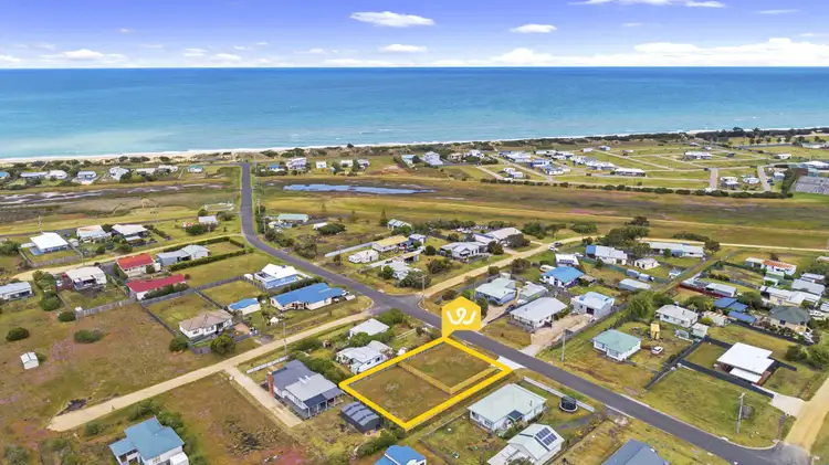 13 Centre Road, Seaspray VIC 3851