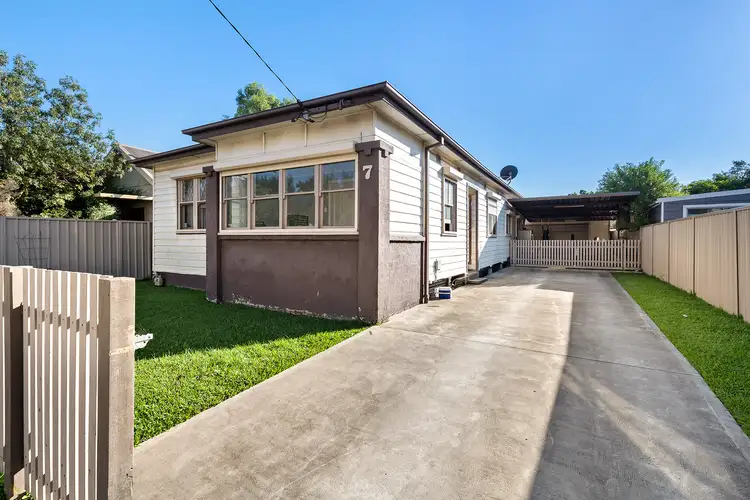 7 Adrian Street, Mayfield West NSW 2304