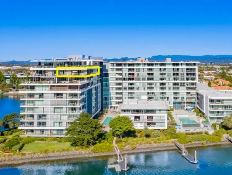 33 T E PETERS Drive