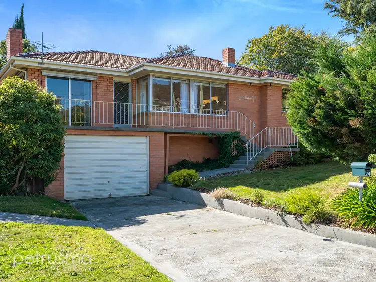 24 Nietta Road, Lindisfarne TAS 7015