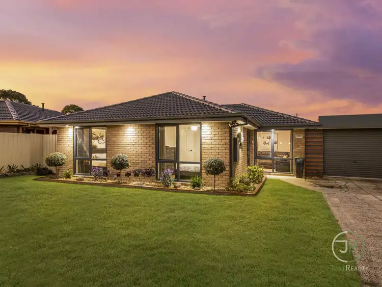 37 Gipps Crescent, Cranbourne North VIC 3977