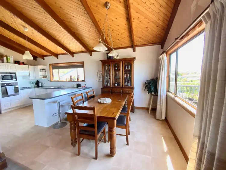 8 Highview Drive, Port Lincoln SA 5606