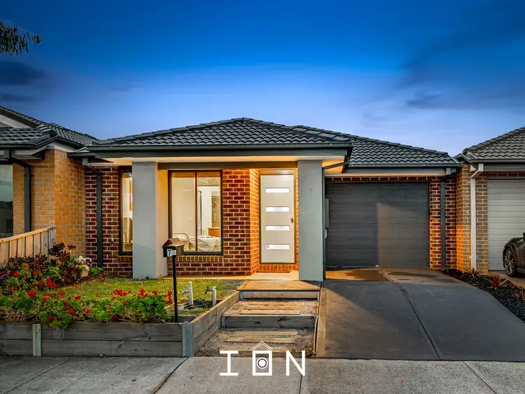 7 Hammond Road, Cranbourne West VIC 3977