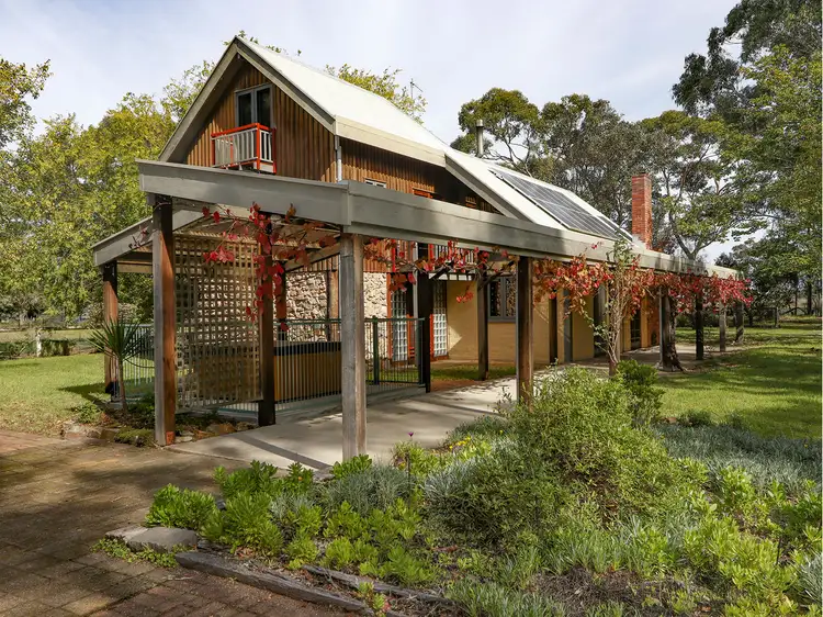 24 Slavins Lane, Stratford VIC 3862