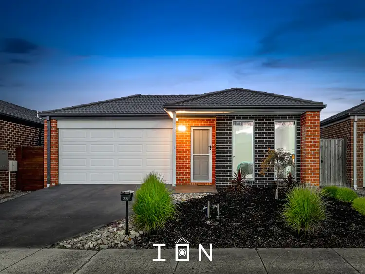 38 Lemon Grove, Cranbourne West VIC 3977