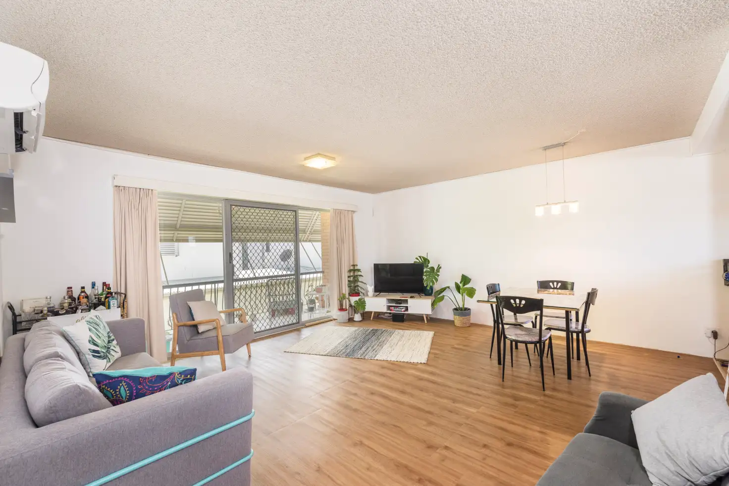 Main view of Homely unit listing, 2/230 Riding Road, Balmoral QLD 4171