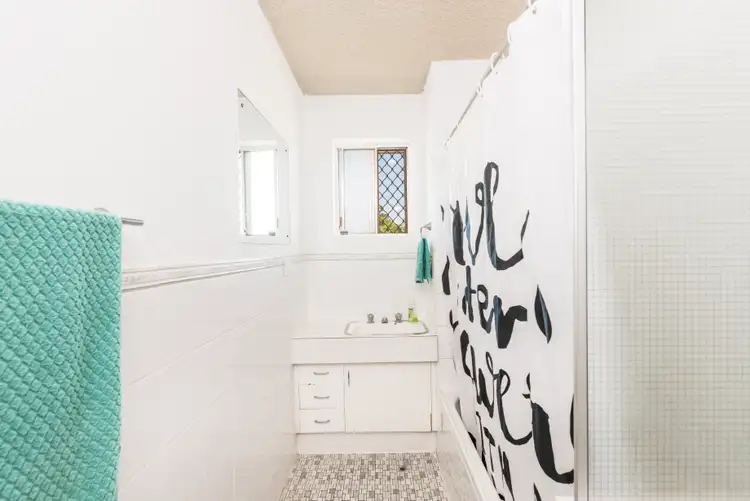 Sixth view of Homely unit listing, 2/230 Riding Road, Balmoral QLD 4171