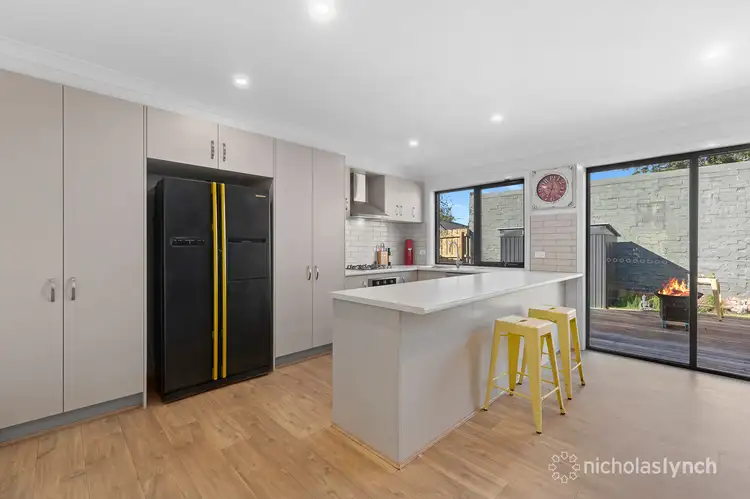 Second view of Homely house listing, 2 Bainbridge Court, Carrum Downs VIC 3201