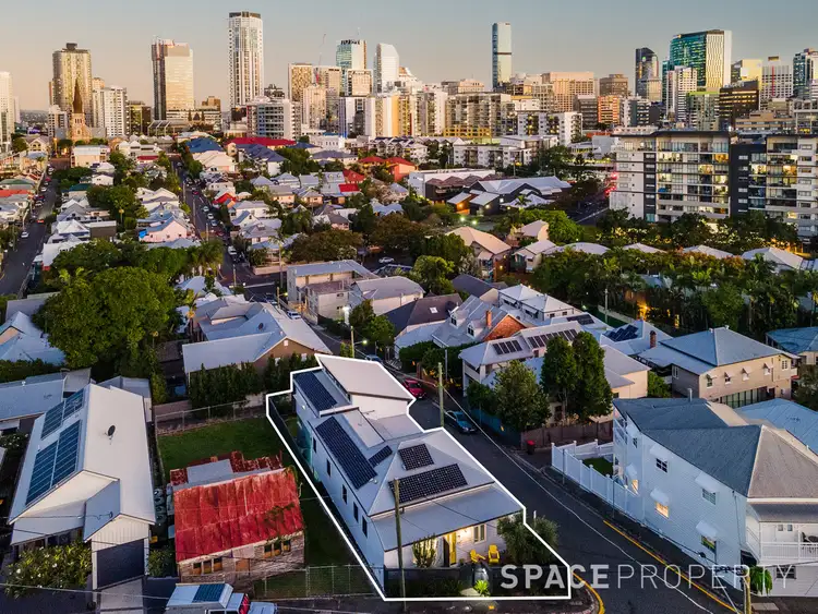 Second view of Homely house listing, 31 York Parade, Spring Hill QLD 4000