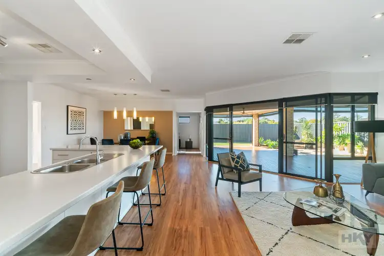 6 Whitehart Entrance, Aveley WA 6069