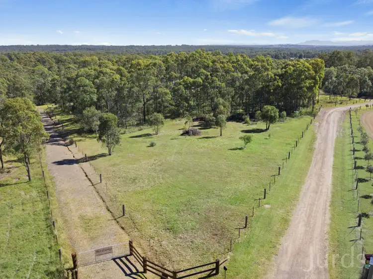 27a The Ballabourneen, Lovedale NSW 2325
