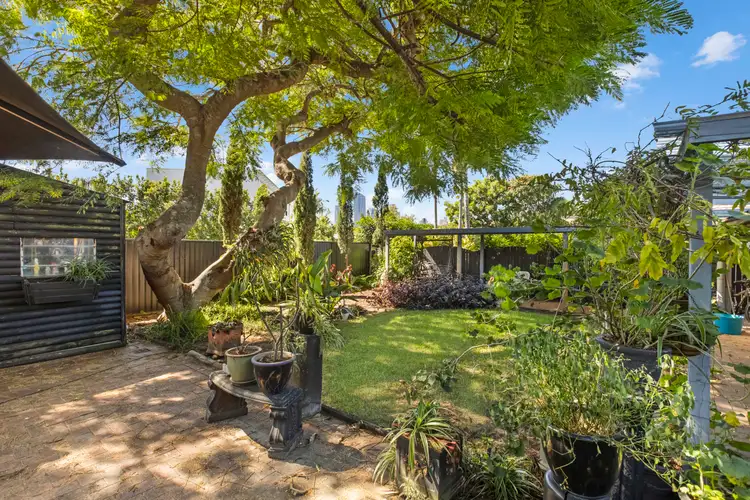 2 Boongala Road, Broadbeach Waters QLD 4218
