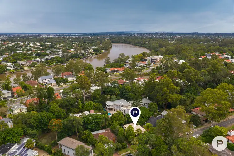 125 Ninth Avenue, St Lucia QLD 4067