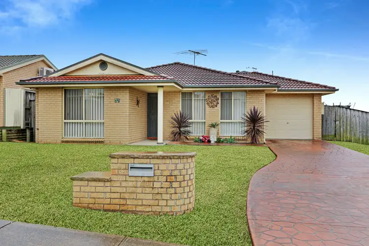 157 Holdsworth Drive, Mount Annan NSW 2567