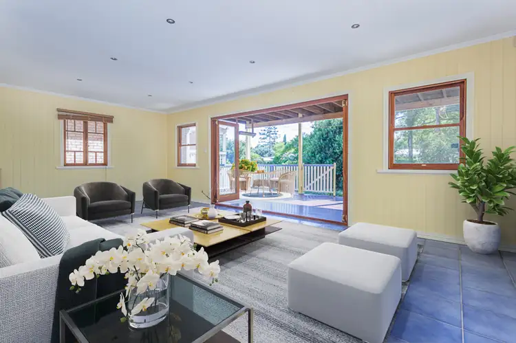 10 Greens Road, Coorparoo QLD 4151