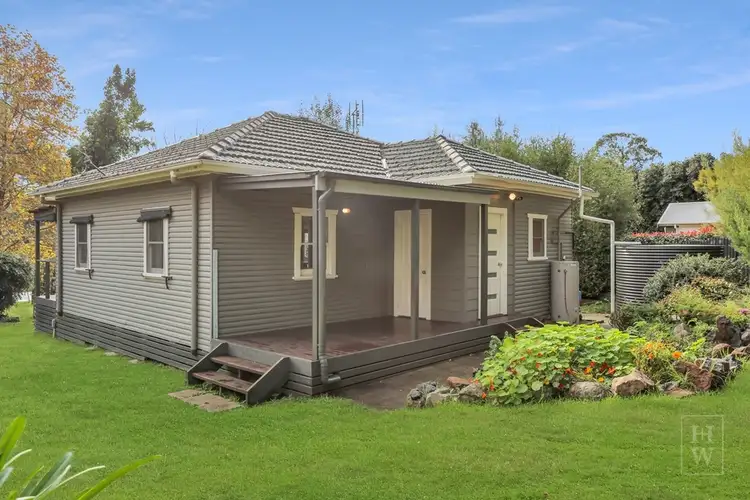 94 Railway Avenue, Tallong NSW 2579