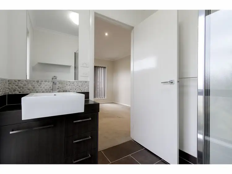 Sixth view of Homely house listing, 2 Melanie Court, Sale VIC 3850