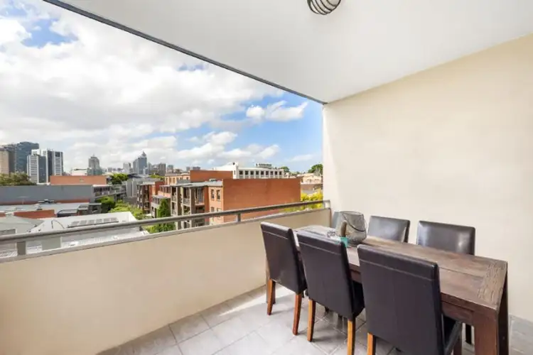 52-60 Renwick Street