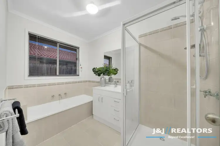 Fifth view of Homely house listing, 2 Kulkami Way, Cranbourne West VIC 3977