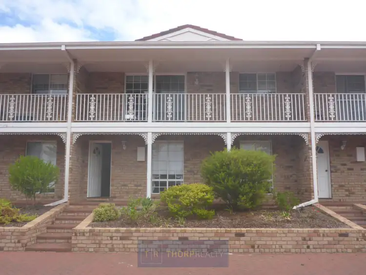 8/121 Dempster Street