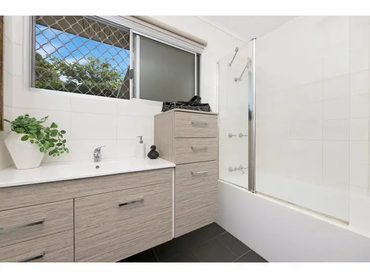 Fifth view of Homely house listing, 8 Goldsworthy, Heatley QLD 4814