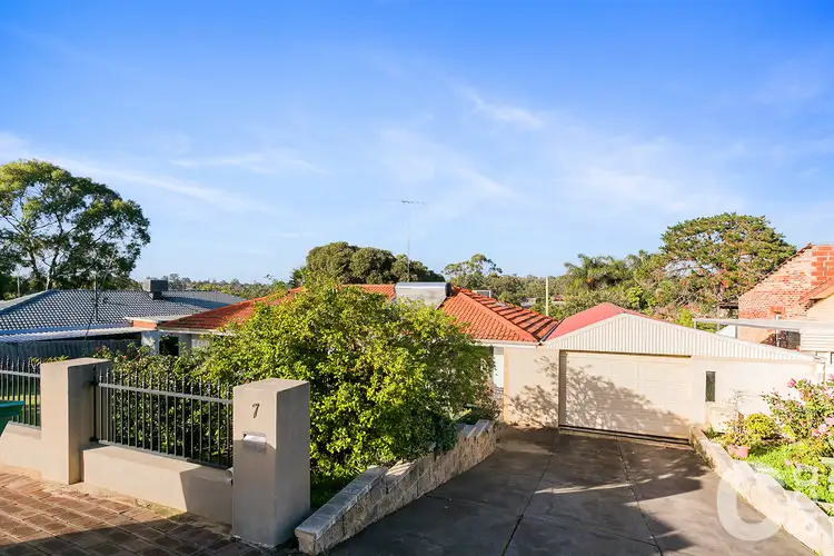 Second view of Homely house listing, 7 Dowling Place, Orelia WA 6167