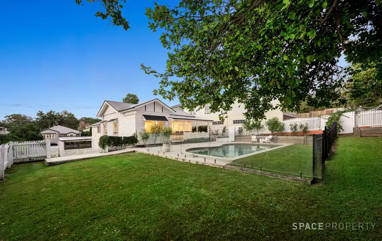 18 Leslie Street, Bardon QLD 4065